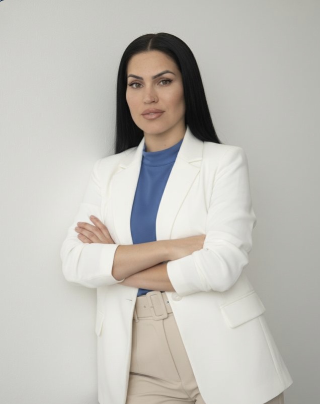 Ana Schneider — Professora de Negócios e Marketing da Bridge Education